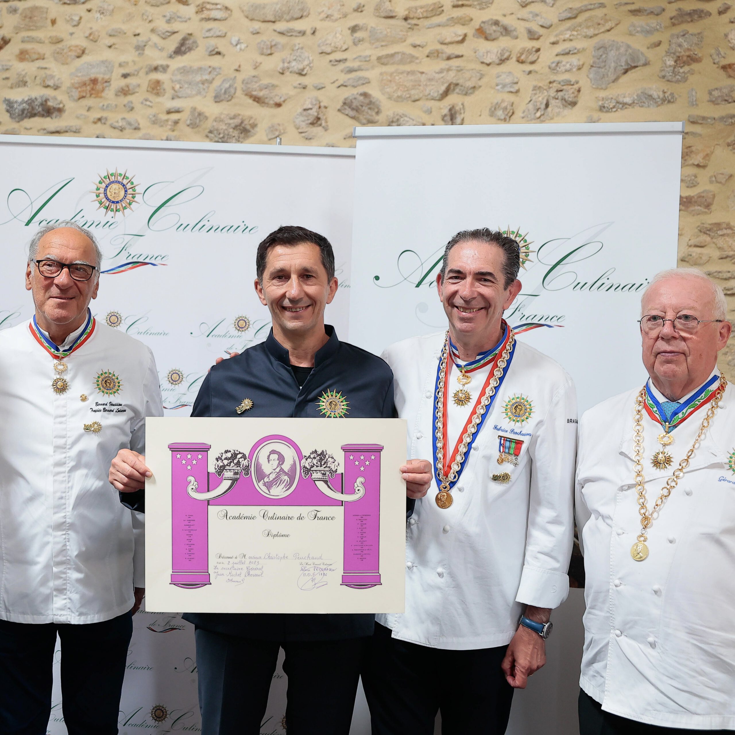 Christophe Peuchaud intronisé à l’Académie culinaire de France, parrainé par Thierry Marx, Guillaume Gomez et Fabrice Prochasson, le président.